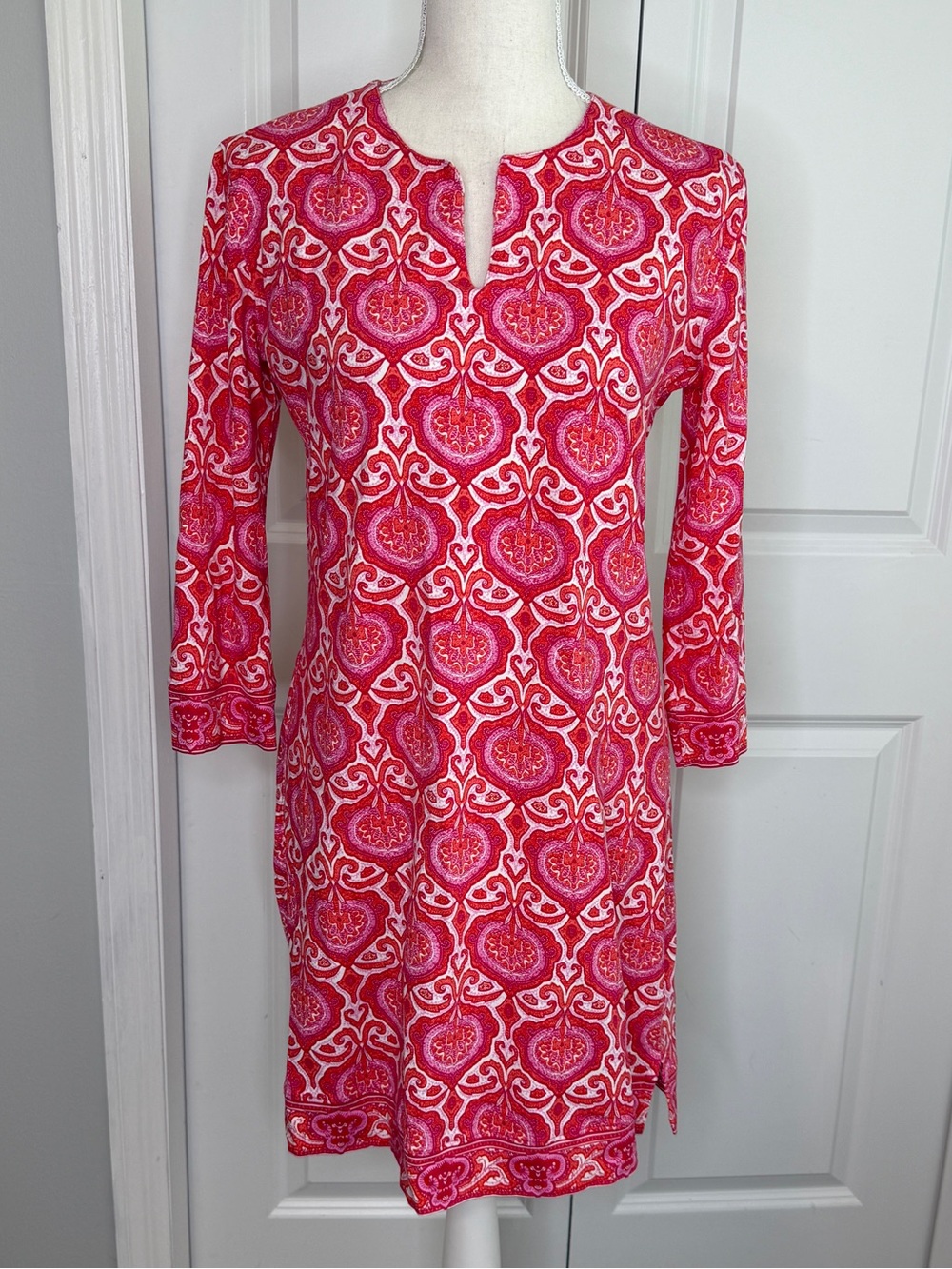Coolibar Pink Red Tile Print Oceanside Tunic Shift Dress Small V- Neck UPF White